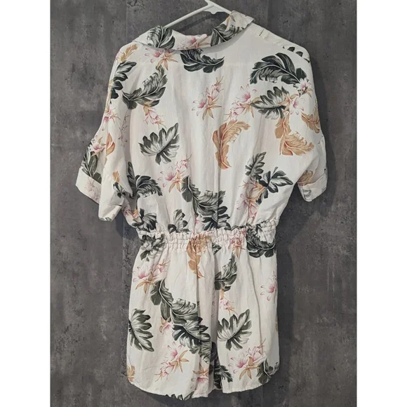 Women's size Medium Blank Nyc Floral romper White, Green & pink - Picture 7 of 9